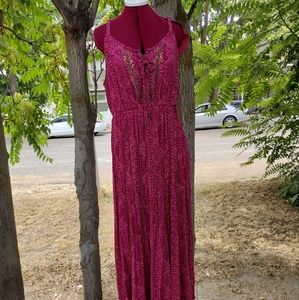 Maxi dress berry pink with a lace up front